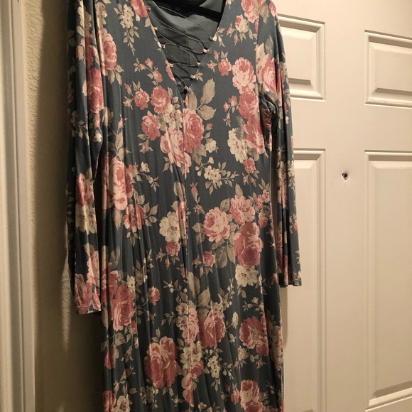 Dress - Picture 1 of 2